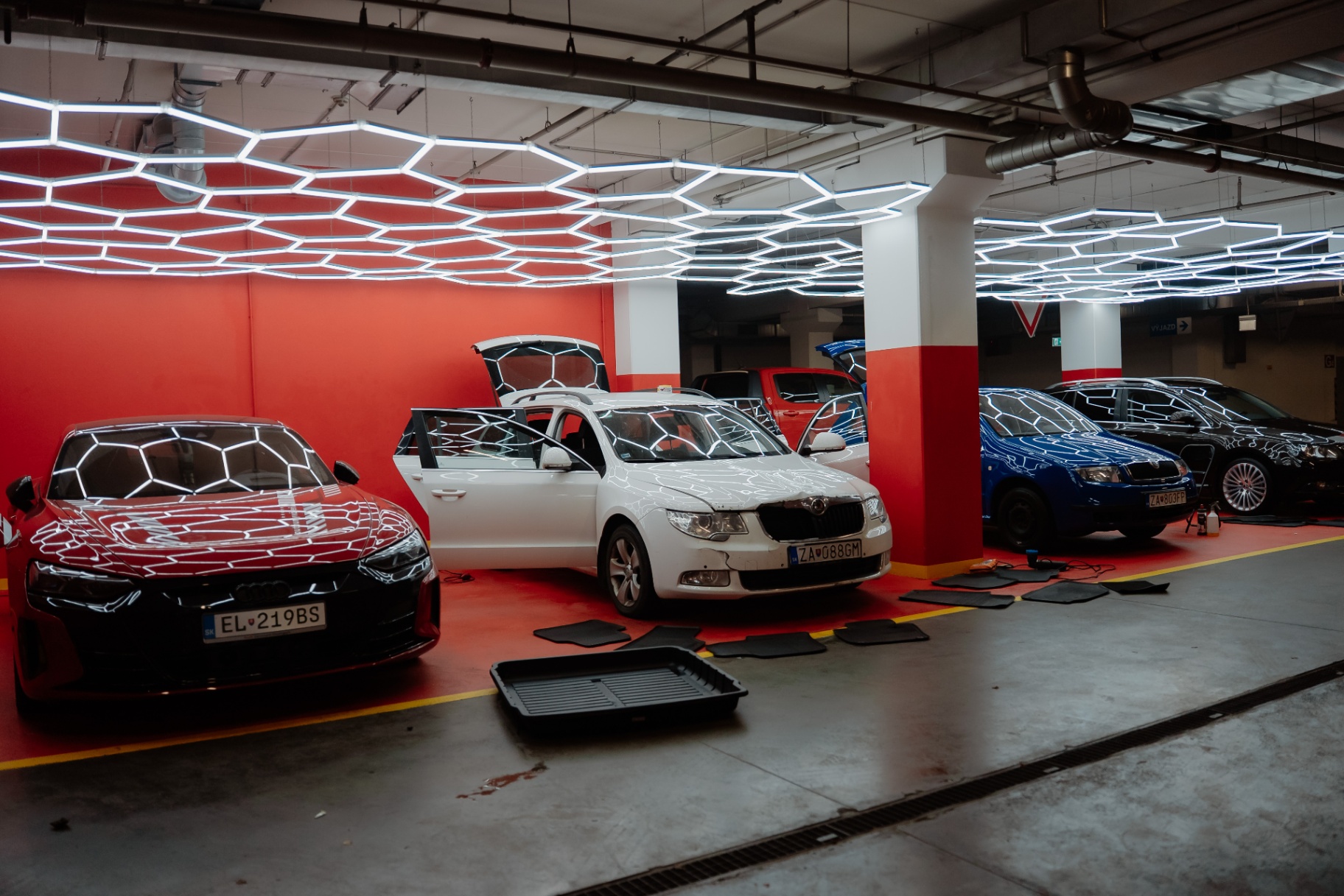 Showroom autoumyvárne MAX s viacerými autami