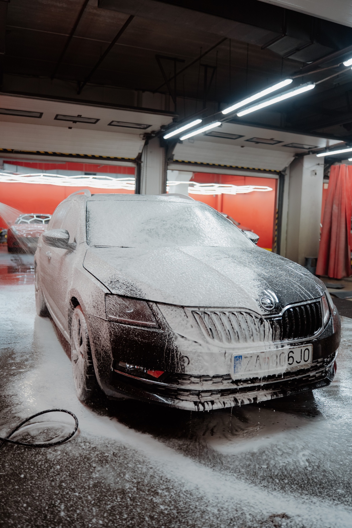 Škoda Octavia pokrytá aktívnou penou